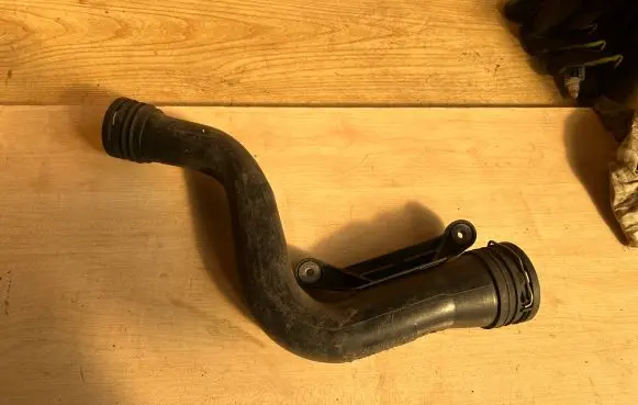Skoda Octavia Mk2 (1Z) Air intake hose/pipe 1K0145762P