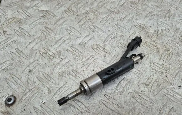 Peugeot 5008 II Fuel injector 9822715980