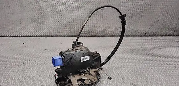 Volkswagen Touran I Rear door lock 7L0839015