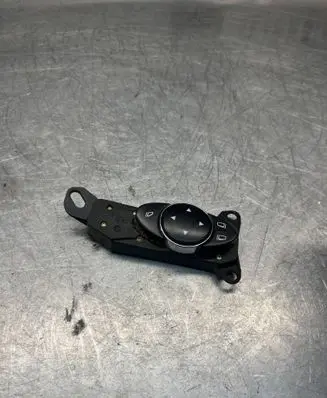 Wing mirror switch