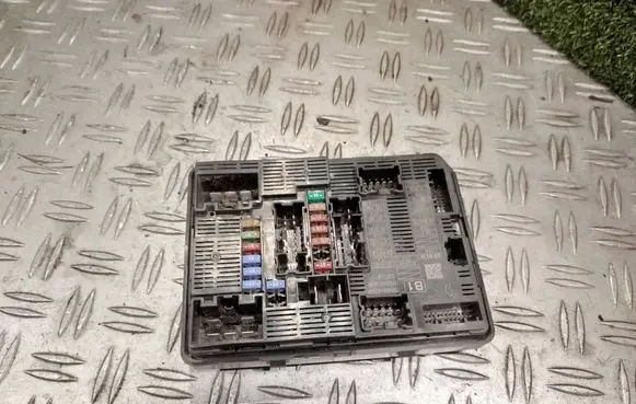 Renault Trafic III (X82) Fuse module 284B64760R N93500JKHB