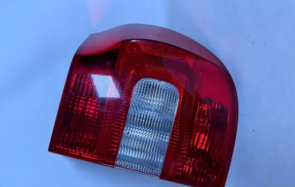 Third/center stoplight