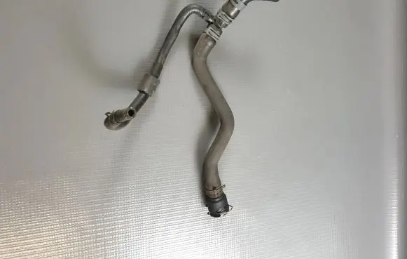 Volkswagen Golf VII Engine coolant pipe/hose 3B0122291B 5Q0122157BA