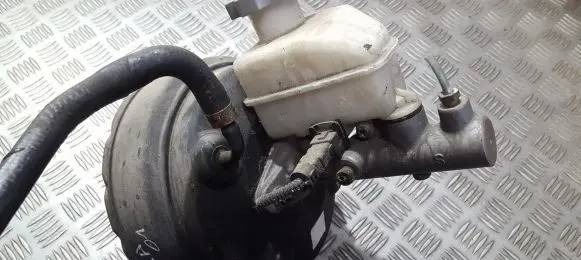 Hyundai Elantra Brake booster