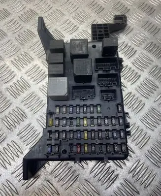 Ford Mondeo Mk III Fuse module 1S7T14A073AE