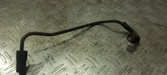 Mazda 626 Fuel line pipe