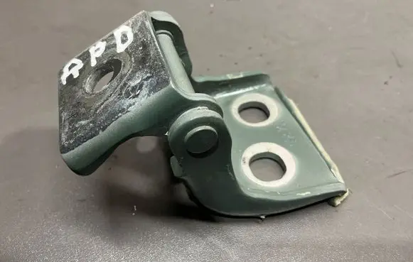 Dacia Spring Front door lower hinge 804205044R