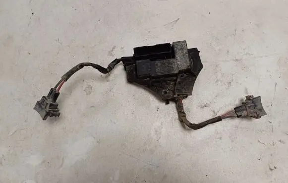Opel Vectra C Coolant fan relay 1379131