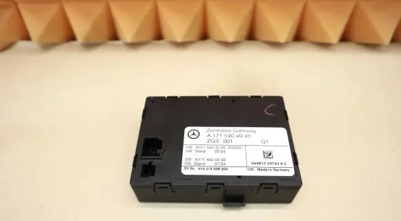 Mercedes-Benz SLK R171 Gateway control module 1715404945