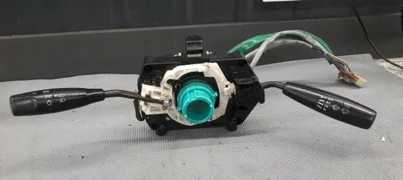 Suzuki Swift II Steering rack control module 
