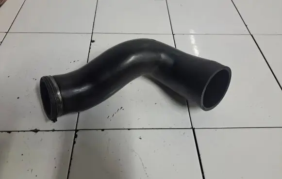BMW 5 E34 Intercooler hose/pipe 2245739B