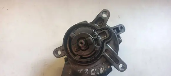 Volvo V70 Vacuum pump 30731825