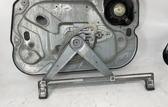 Ford Focus C-MAX Front door manual window regulator 3M51R219A65ER 3J51512 A11557838