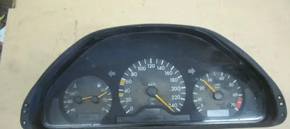 Mercedes-Benz E W210 Speedometer (instrument cluster) A2105404947