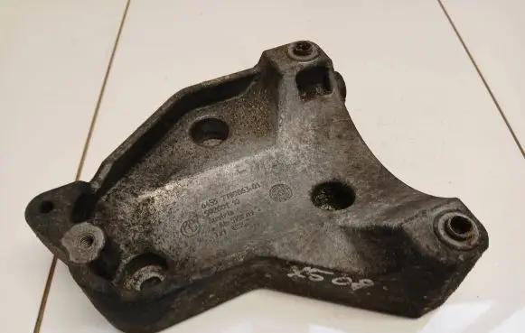 BMW X5 E70 A/C compressor mount bracket 7799863 59280110