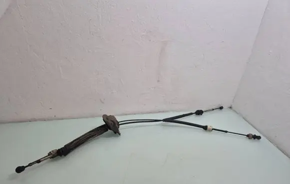 Renault Megane III Gear shift cable linkage 8200781090