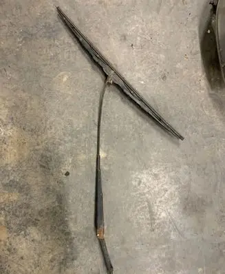 Volkswagen Transporter - Caravelle T5 Front wiper blade arm 7H1955409C