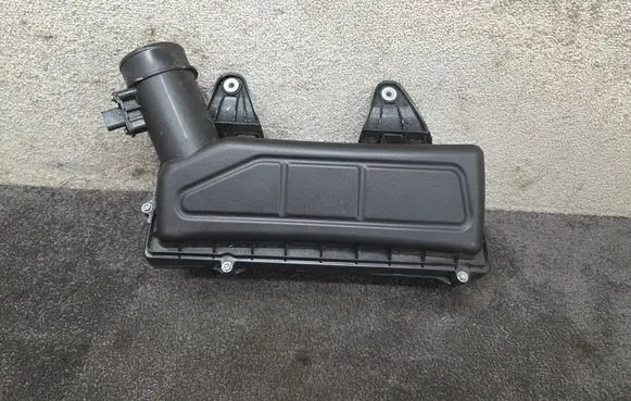 Ford Kuga III Air filter box PZ119G784BB