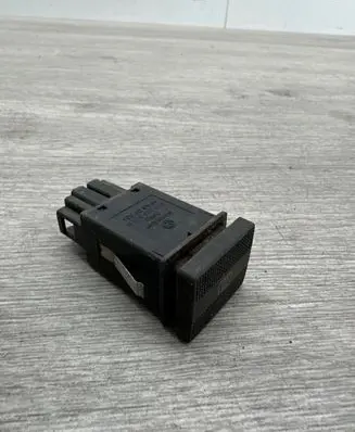 Volkswagen Golf III Windscreen/window heater switch 1H0959621B