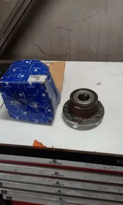 Peugeot RCZ Rear wheel hub 374889