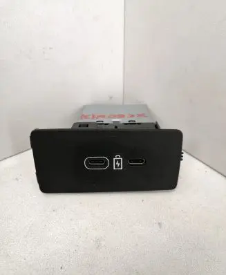 Volvo XC60 USB socket connector 31682676