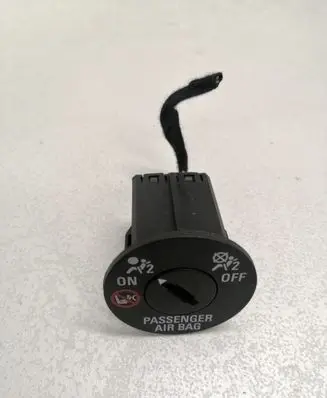 Passenger airbag on/off switch