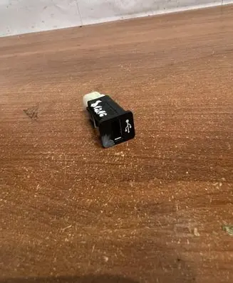 BMW X5 E70 USB socket connector 923765601 D1216