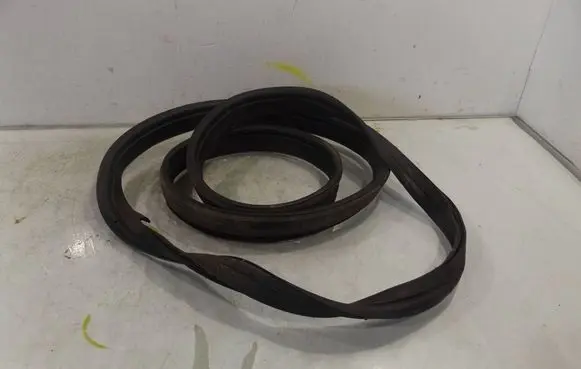 Alfa Romeo 147 Seal rubber (tailgate) 