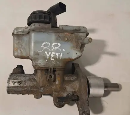 Skoda Yeti (5L) Master brake cylinder 04BGX5 269W1