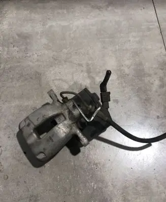 Volkswagen PASSAT CC Rear brake caliper 