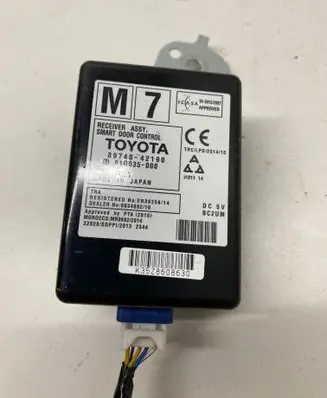 Toyota RAV 4 (XA40) Door control unit/module 8974042190