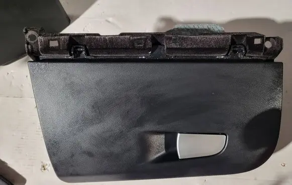 Alfa Romeo Giulia Glove box 