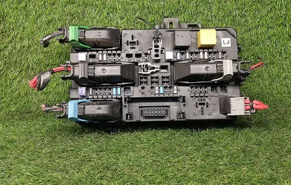 Opel Zafira B Power management control unit 13268287 5DK00866925