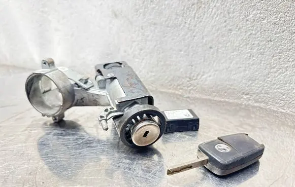 Opel Astra J Ignition lock 20939745 31910411426
