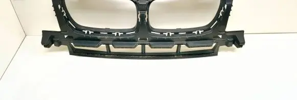 BMW X3 E83 Front bumper upper radiator grill 51113417721