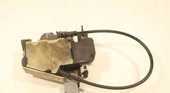 Volvo S60 Tailgate/trunk/boot lock/catch/latch 8652398