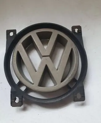 Volkswagen PASSAT B3 Manufacturer badge logo/emblem 357853601E