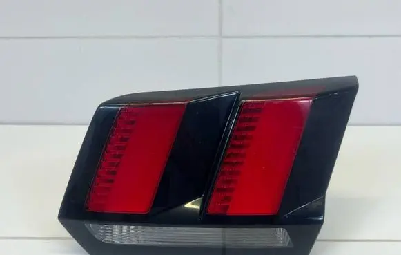 Tailgate rear/tail lights