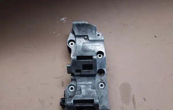 BMW 5 F10 F11 Generator/alternator bracket 8506863