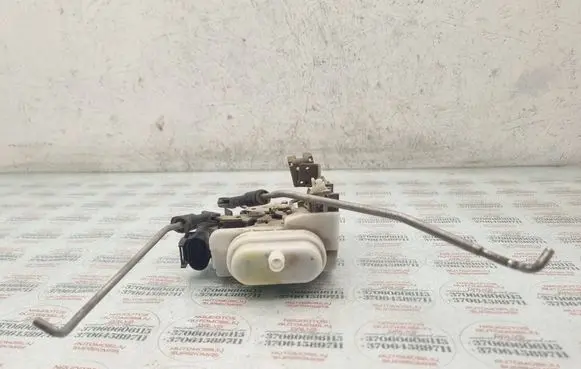 Audi A4 S4 B5 8D Front door lock 8D1837015F