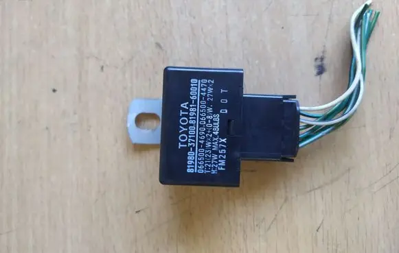 Toyota MR2 (W30) III Light relay E11020100