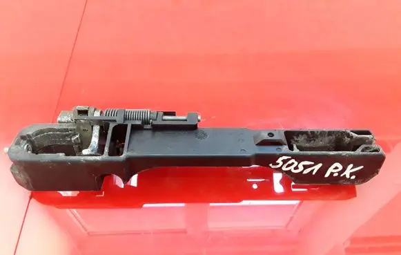 Renault Laguna II Front door exterior handle/bracket 8200004746