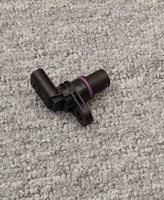 Volkswagen Golf VII Camshaft position sensor 04C907601