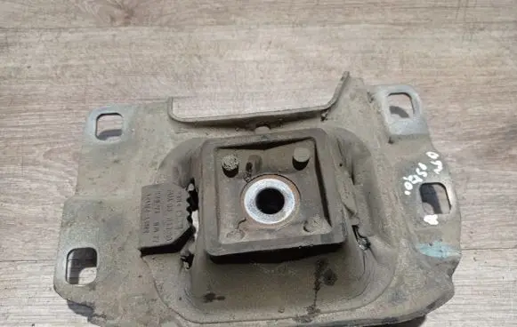 Volvo V50 Engine mount bracket 349249