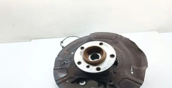 Rear wheel hub spindle/knuckle