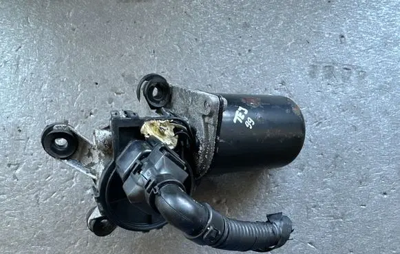 Hyundai Terracan Front wiper linkage and motor 98100H1500