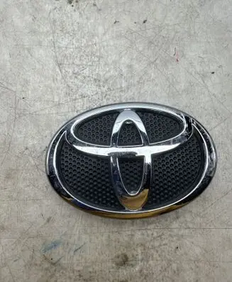 Toyota Verso Manufacturer badge logo/emblem 753010F010