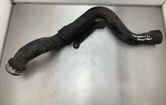 Volkswagen Touran I Intercooler hose/pipe 1K0145762