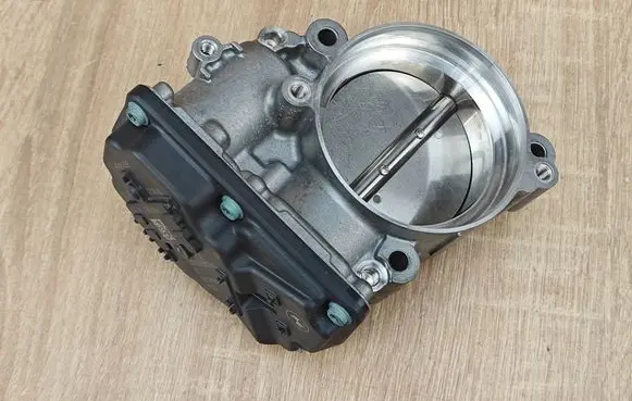 BMW 5 G30 G31 G38 Throttle valve 8667415