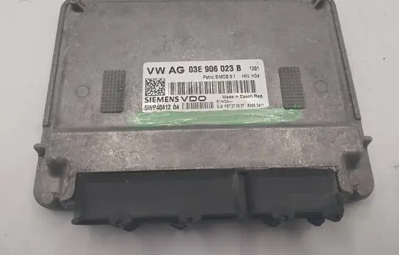 Skoda Fabia Mk2 (5J) Engine control unit/module 03E906023B 5WP404124 SM0S91